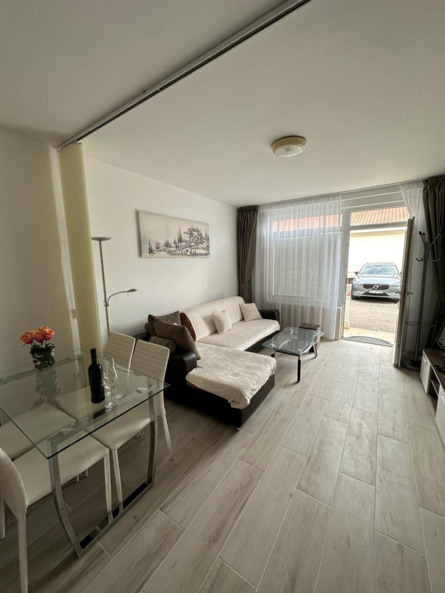 Irish Apartment Complex بودفا المظهر الخارجي الصورة